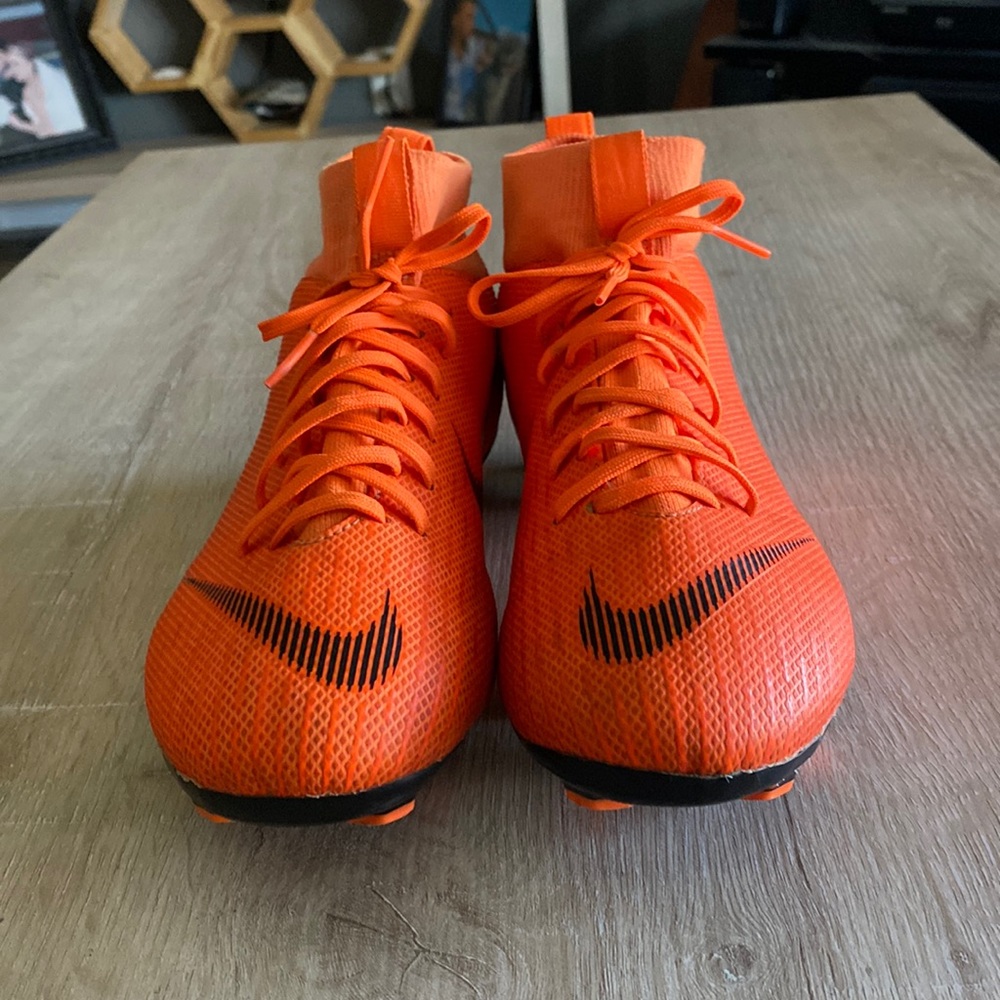 nike soccer cleats size 4 1/2 Y